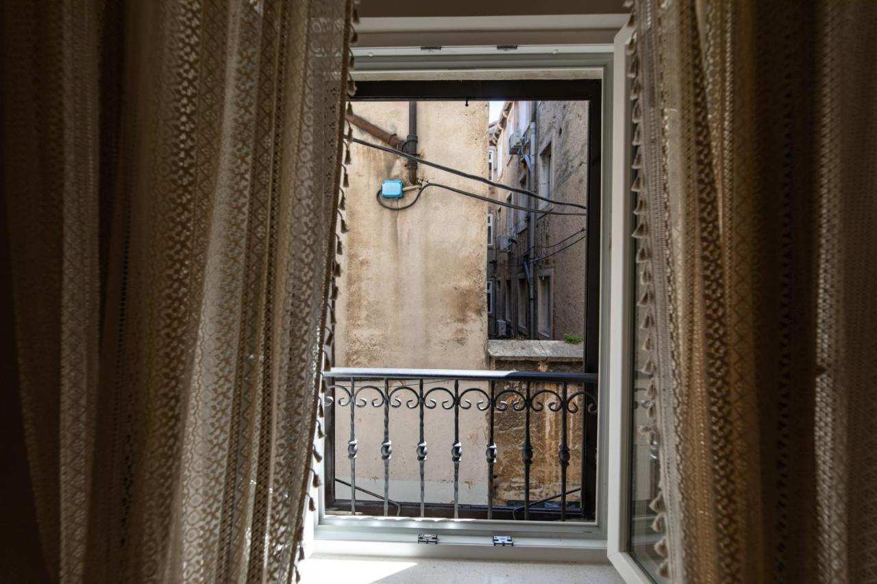 Stanley Helenski - Apartment In Old Town Шибеник Экстерьер фото
